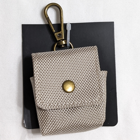 Accessories - New Beige Earbuds Snap Case